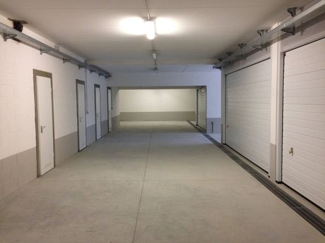 Le prime due unità del complesso sono già dotate di box dotati di portoni sezionali Lte 40 e cantine, alle quali l’accesso è consentito dalle porte Hörman ZK